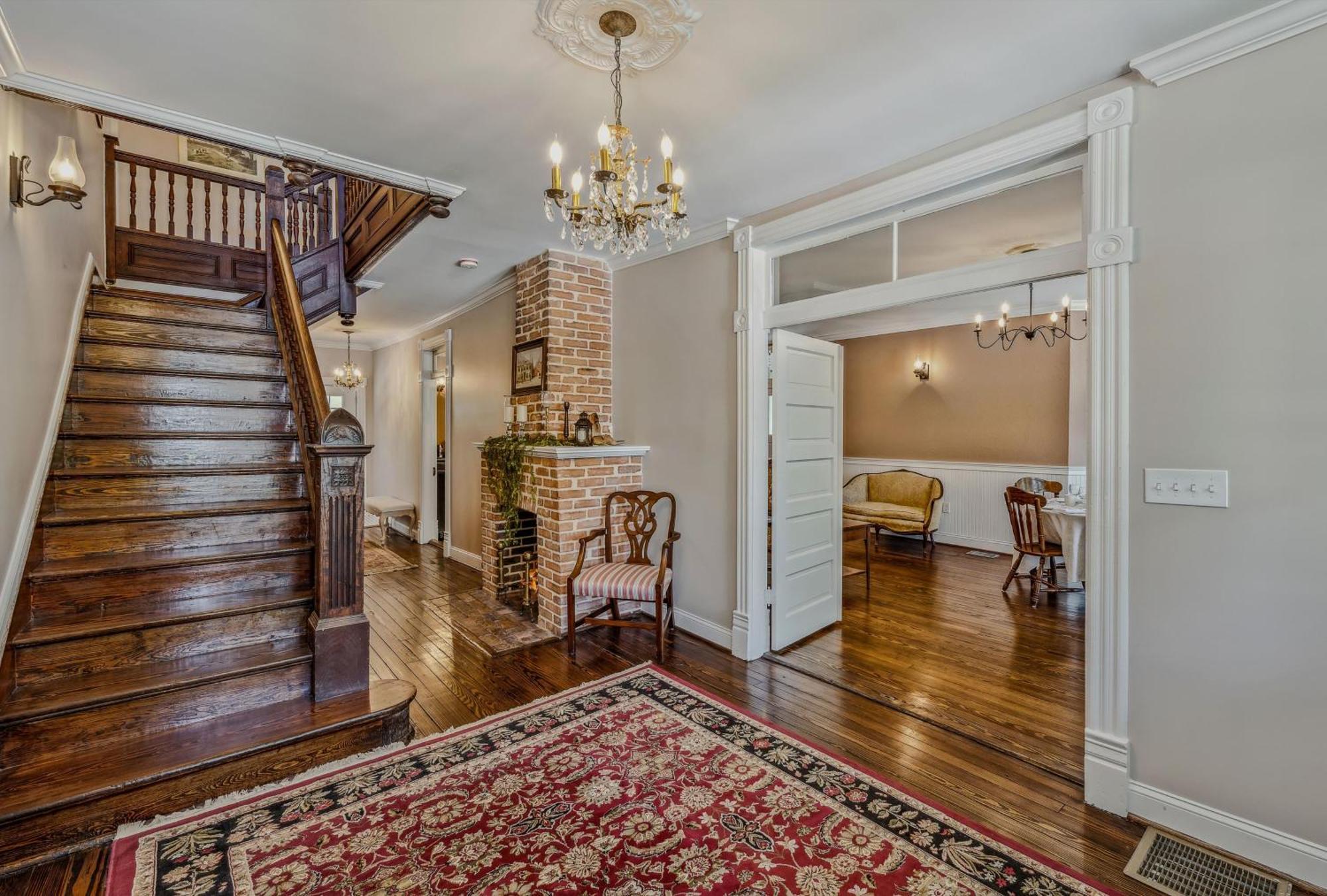 The Grand Castalian Inn Bed And Breakfast Berkeley Springs Exterior photo